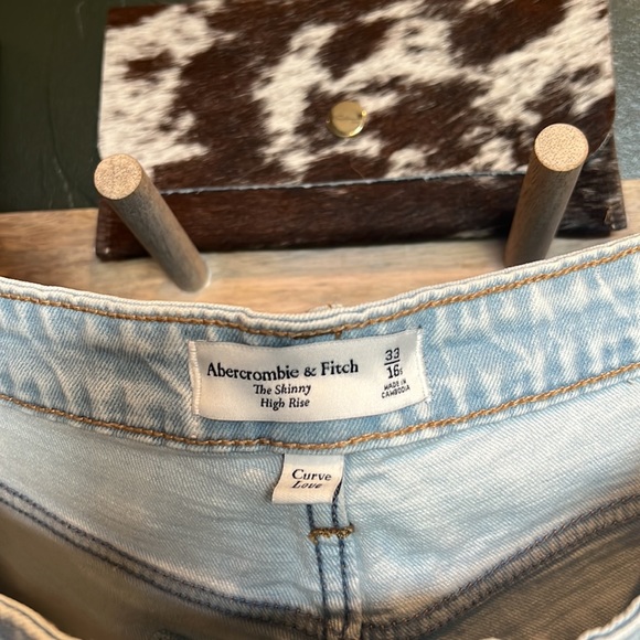 Abercrombie and Fitch curve love jeans - Picture 2 of 7